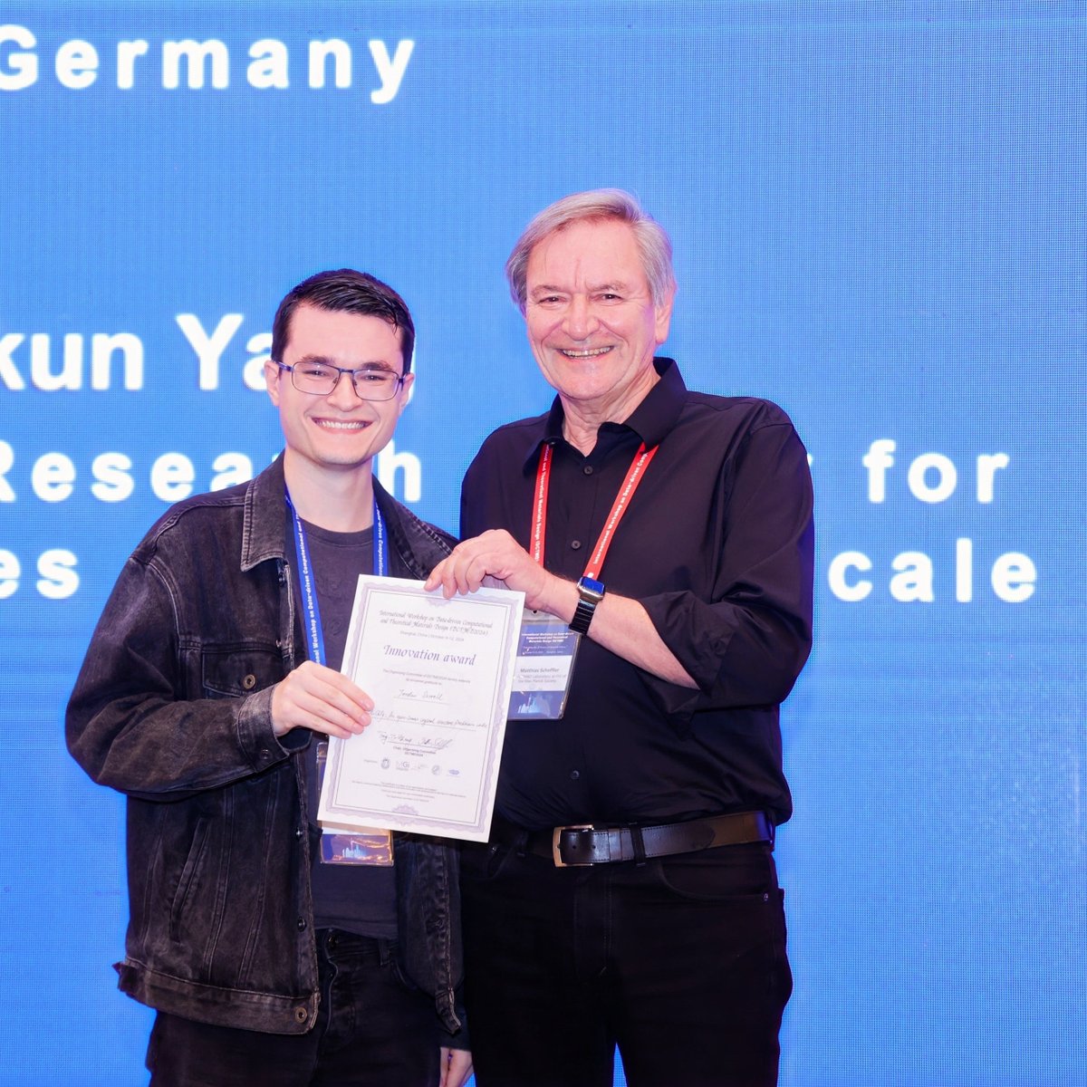 graeme_day's tweet image. Congrats @StochasticChem & all researchers who contributed.
Jordan returned from the International Workshop on Data-driven Comp. and Theoretical Materials Design (#DCTMD) in Shanghai with an Innovation Award for our open Crystal Structure Prediction code gitlab.com/mol-cspy/mol-c…
