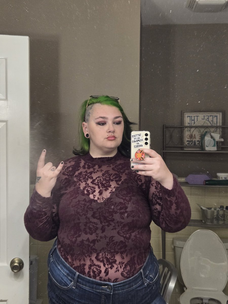 Aleezilla🍓 tweet media