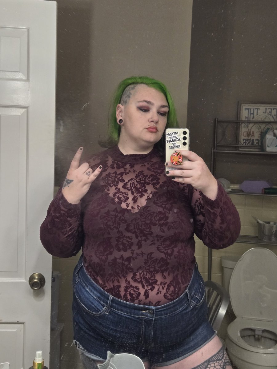 Aleezilla🍓 tweet media