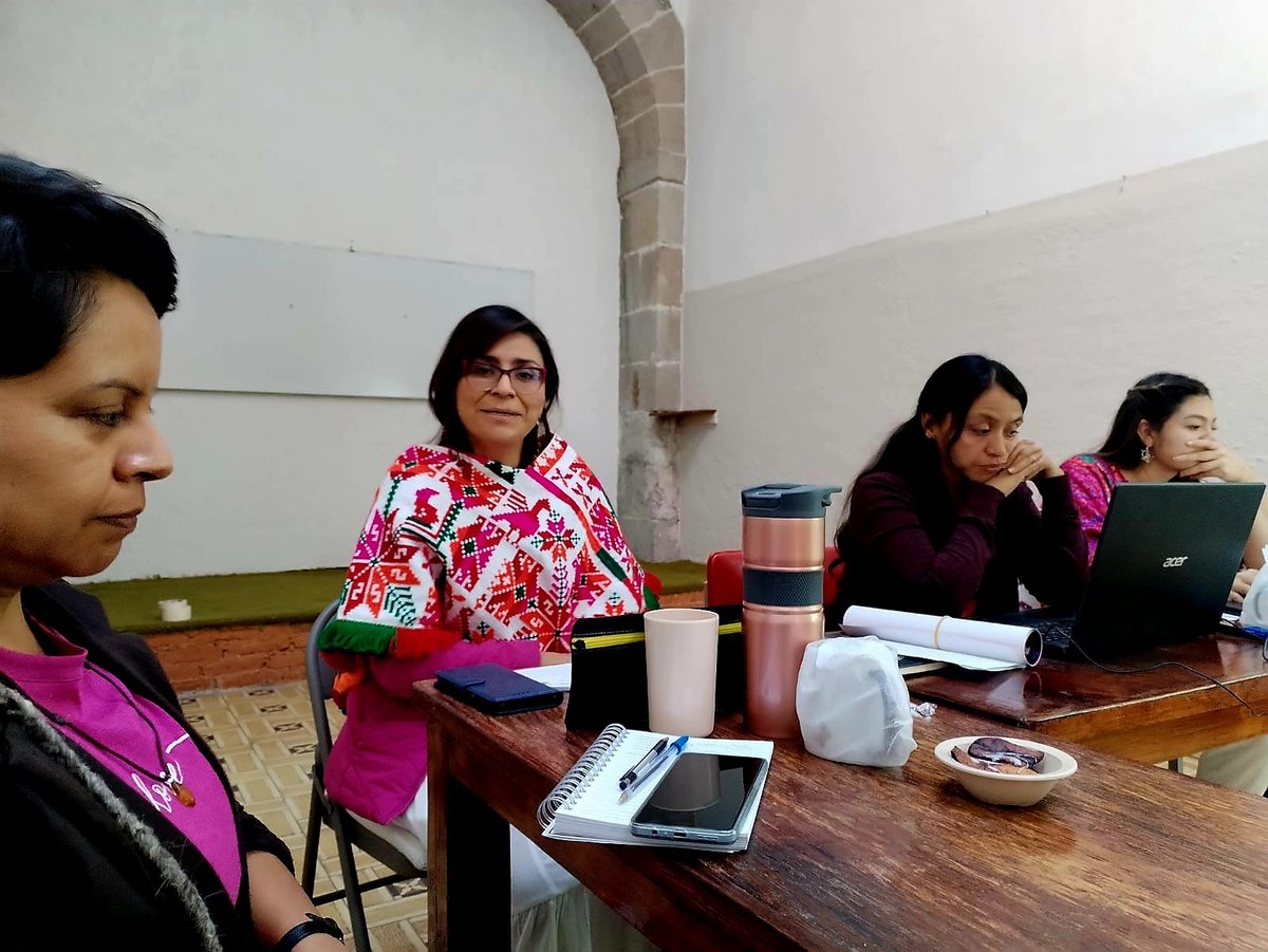 RAgricolas's tweet photo. Como @RAgricolas iniciamos los trabajos de nuestra segunda Asamblea del 2024. Nos emociona reencontrarnos, abrazarnos y compartir agendas.
Gracias a todas/os los compañeros por estar y por quienes nos acompañan a la distancia. Les abrazamos amorosamente 💫
#AsambleaRed
#RNJJA https://t.co/Y0LTUFKmyB