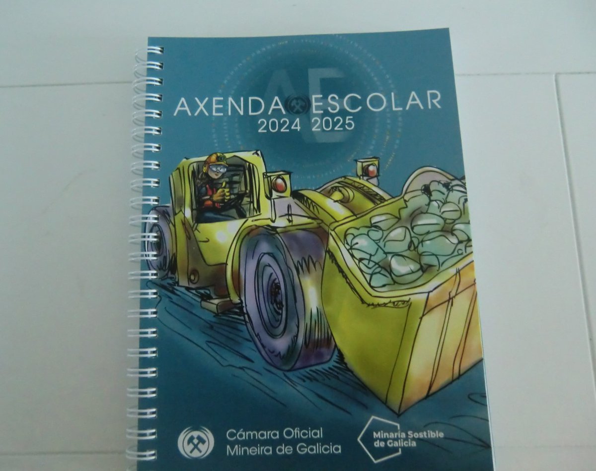 fqnatalia's tweet photo. Un curso máis o alumnado de 1º ESO do IES Terra de Soneira xa dispón das axendas escolares mineiras  grazas a CAVISA: Caolines de Vimianzo.
Encántanos o seu deseño e a información tan interesante que achega! https://t.co/npBV89G8O3