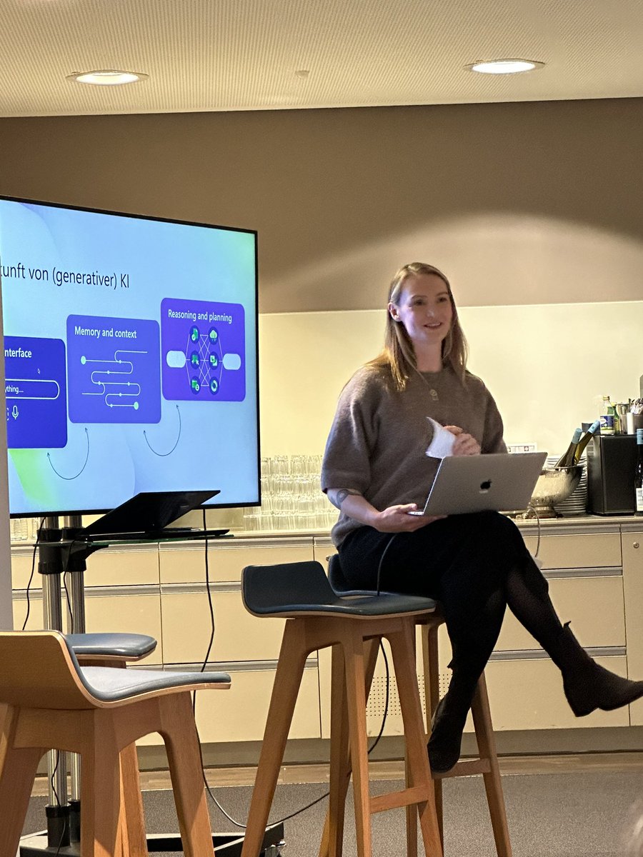 frolleinapunkt's tweet photo. Impulsvortag von Josephine Howe (Senior Marketing Manager, Microsoft) zum Thema: „Ich vs. KI hin zu Ich + KI“… KI kann unterstützen (Co-Pilot-Funktion), aber noch nicht ersetzen #SAPBWNHamburgAI
#BWNHamburgAI @SAP @MicrosoftAI https://t.co/EdjvfyFe9F