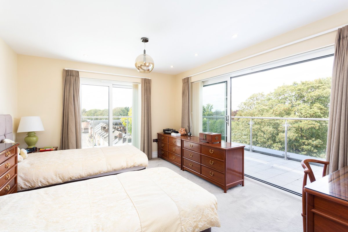 HamptonsWindsor's tweet photo. ROOF TERRACE LIVING JUST LAUNCHED! A 3 bed penthouse with 4 balconies/roof terraces, moments from Windsor Castle, the river, train stations and shopping. Also with covered gated parking and n chain! #forsale #DreamHome #roofterrace #windsorcastle #Hamptons1869 https://t.co/ebJUCT6uLG