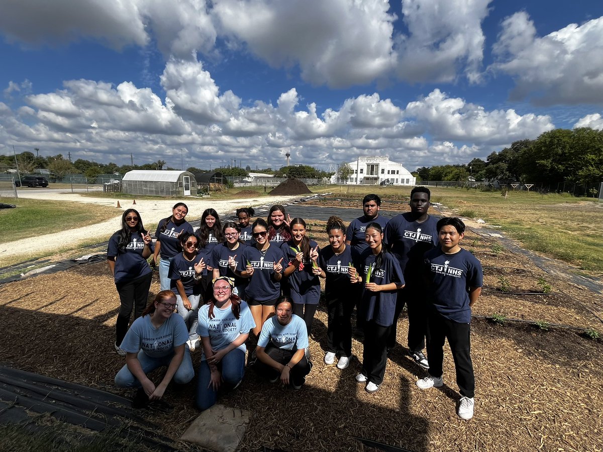 CTJNHS's tweet photo. Thank you to our wonderful jags for helping set up a garden plot along with Gardopia Gardens on Oct. 5th! https://t.co/GYsOvF6p2U