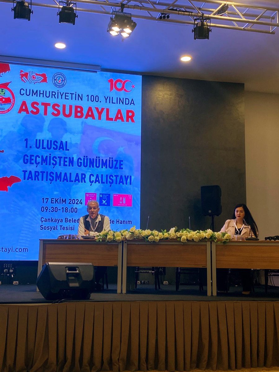 ozgedemir_tr's tweet photo. Astsubayların sorunlarına çözüm aramak, mesleki gelişimlerine katkı sağlamak ve birlikteliklerini  pekiştirmek amacıyla düzenlenen Astsubay Çalıştayı’nı modere etmekte. onur duydum.
Çalıştayın mimarları olan Dr. Fatih Çam’a (@fatihsib) ve Nevzat Yüksel’e (@nevzatyuksel2) teşekkür ederim.