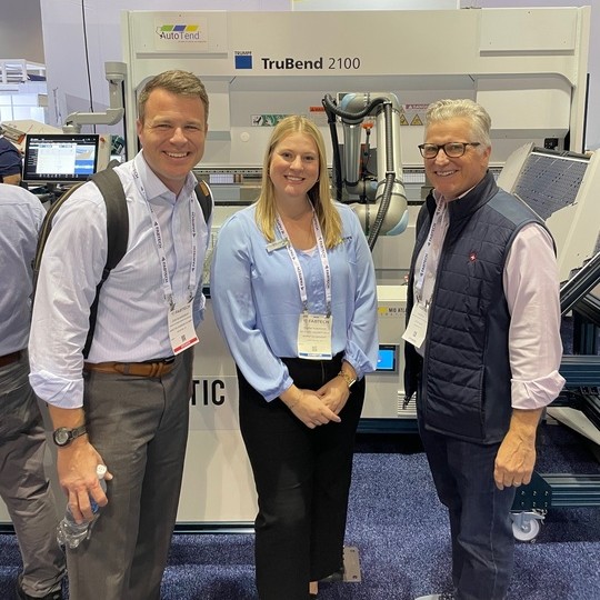 OuterBox's tweet image. On Day 2 of #FABTECH2024, we met up with some of our amazing clients plus, a magnificent fabricated dragon–he’s not a client, but we’d really like him to be! 

The team is on fire and on the floor for Day 3!

#manufacturing