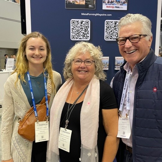 OuterBox's tweet image. On Day 2 of #FABTECH2024, we met up with some of our amazing clients plus, a magnificent fabricated dragon–he’s not a client, but we’d really like him to be! 

The team is on fire and on the floor for Day 3!

#manufacturing