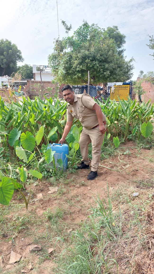 upexcise's tweet photo. ▪️झाँसी-आबकारी टीम ने ग्राम मुरारी,बैदौरा,एवनी,रानापुरा,डेरा चमरौआ,गरौठा में दबिश दी।                                                                      ▪️220 लीटर अवैध कच्ची शराब बरामद की गयी। @UPGovt @nitinagarwal_n @ChiefSecyUP @UPCane @InfoDeptUP @Uppolice @dmjhansi1 https://t.co/mtC9X7UECn