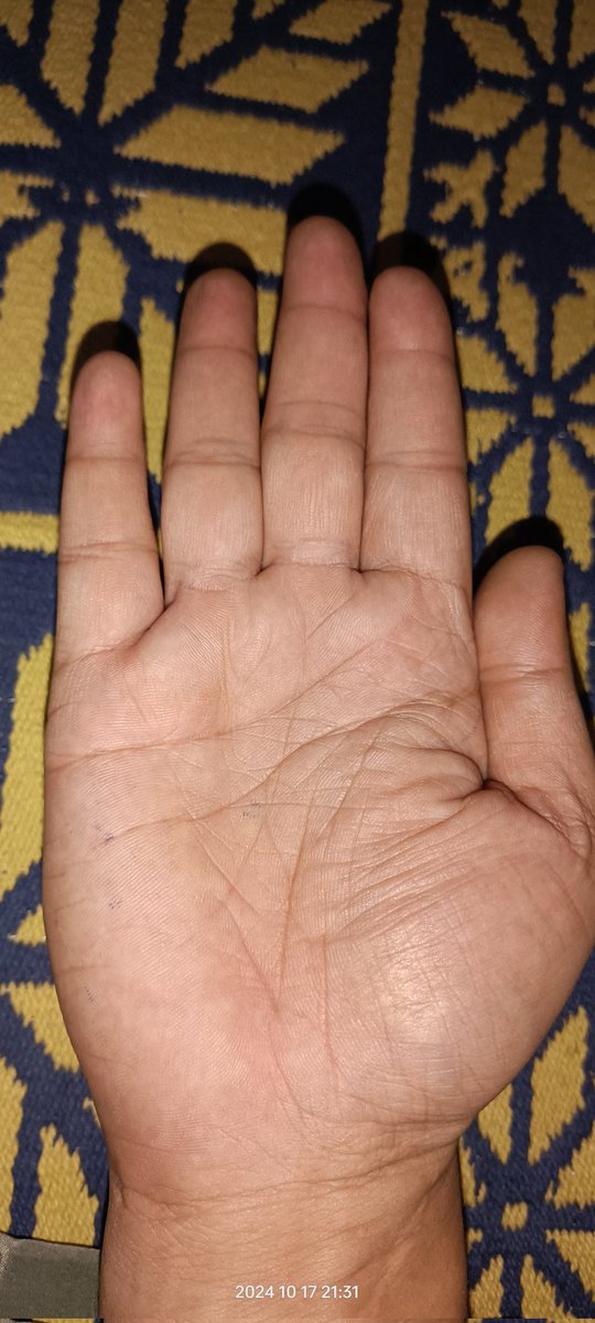 mashumanish's tweet photo. @aaadhyatmik मेरी जीवन रेखा तो दिखाई ही नहीं देती। और अन्य रेखाओं पर भी कृपा करके प्रकाश डालें। https://t.co/umg3FO0Edc