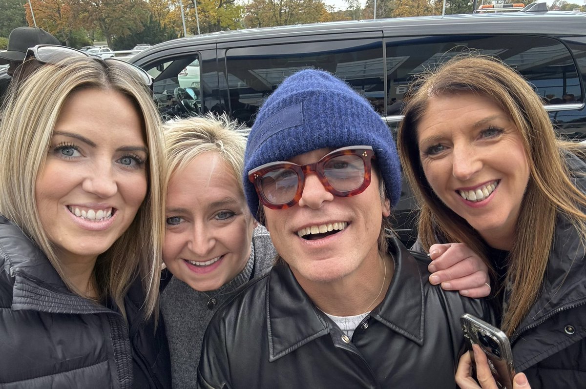 Well that was an awesome end to my 2024 <a href="/takethat/">Take That</a> tour! 
Looking forward to planning more adventures <a href="/GaryBarlow/">Gary Barlow</a> <a href="/OfficialMarkO/">Mark Owen</a> &amp; Howard 😍