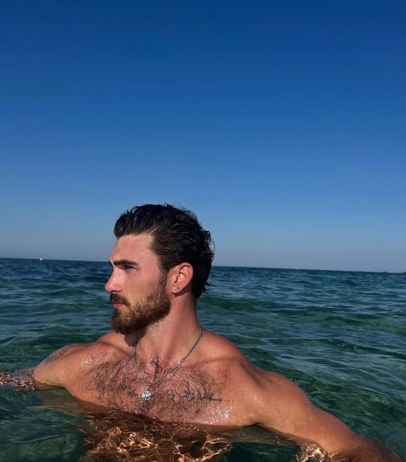 s_brooks_00's tweet photo. Sea salt in my veins 🌊 https://t.co/vfE2sZZrUQ