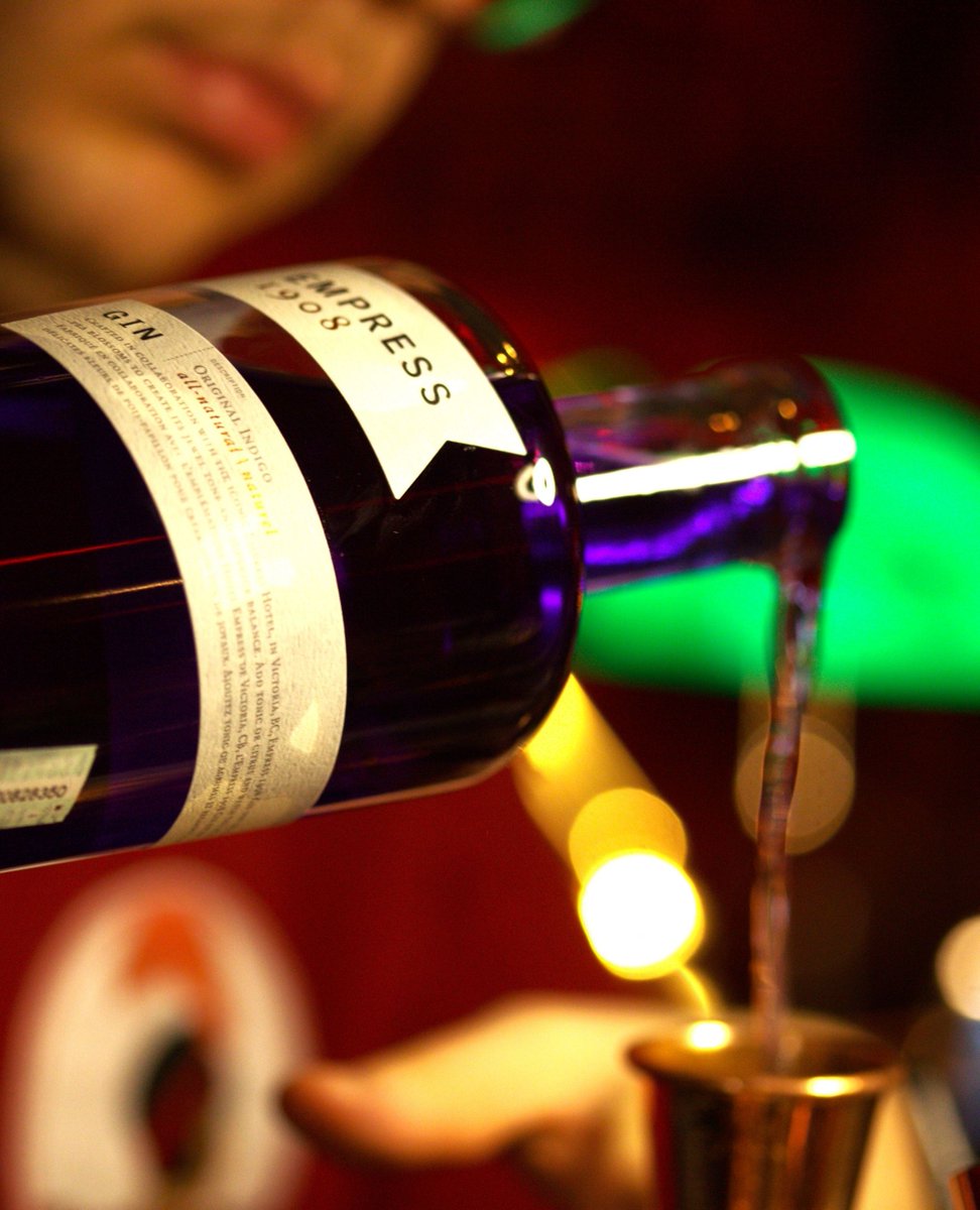 BarBootlegger's tweet image. À l’occasion de la journée mondial du Gin &amp;amp; Tonic, nous nous sommes associés à @Empress pour vous offrir un menu qui vous fera découvrir quelques variations de ce cocktail historique.
