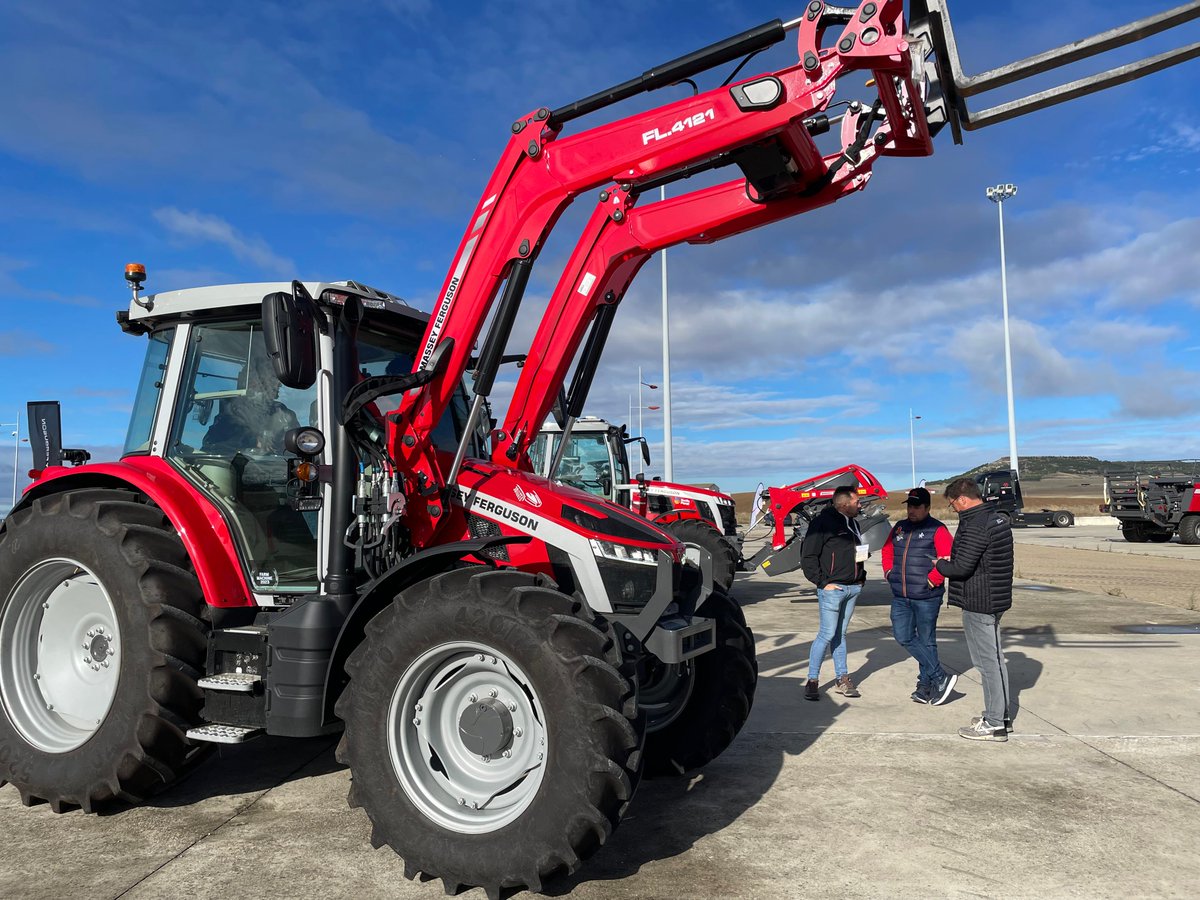 MF_Spain's tweet photo. 🔥 ¡El #MFeXperience en Valladolid ha sido todo un éxito!
Ha sido un placer compartir experiencias y conocimientos con todos vosotros.
¡Seguimos adelante con más paradas y más aprendizaje! 🚩
Próximo destino 🔜 Sevilla
#MFBornToFarm 🌾 https://t.co/AejAmhReFx
