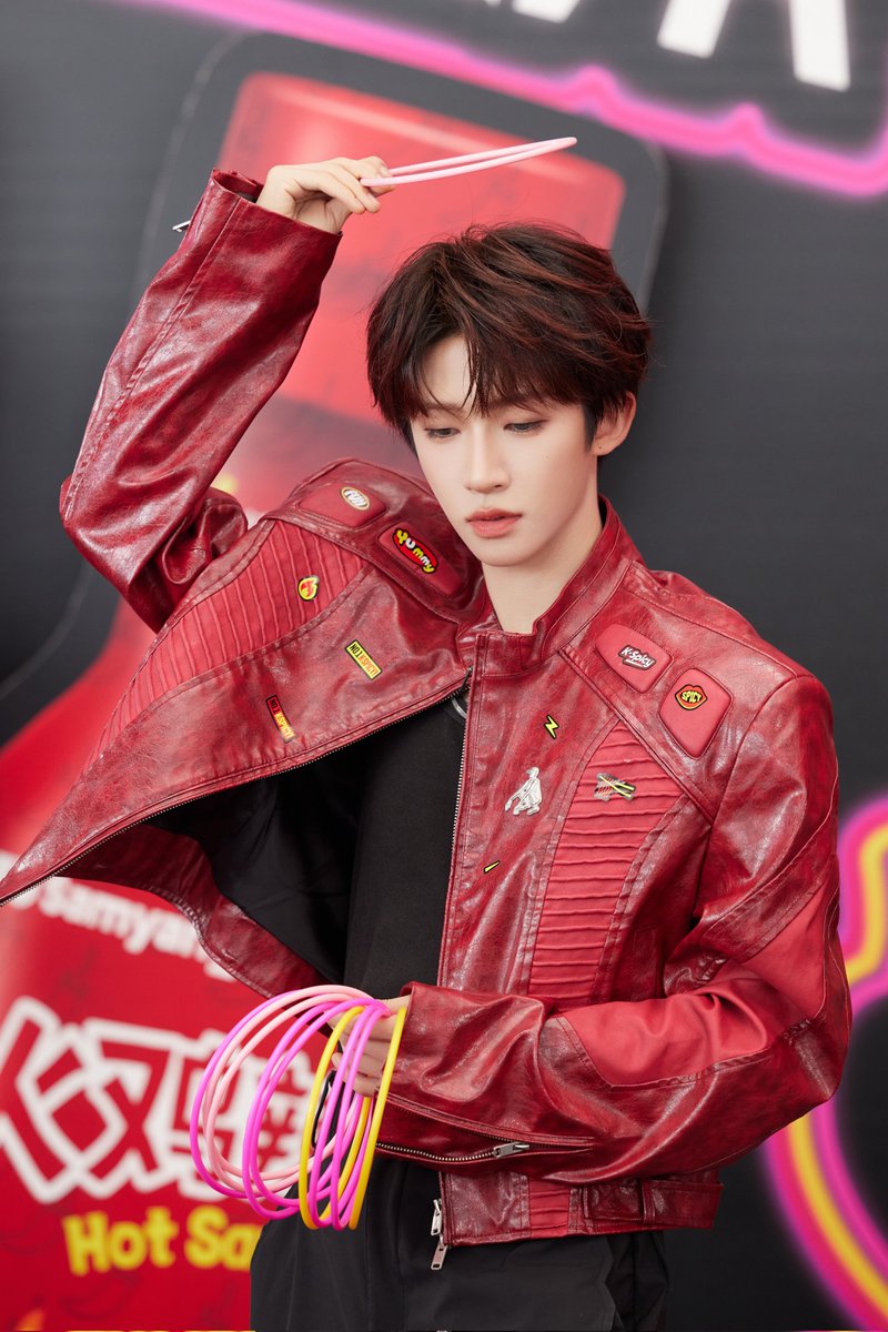 Liuyu_Fanclub's tweet photo. 241017 LIU YU STUDIO Weibo Update

Unlock unlimited vitality🌶️

#Liuyu #刘宇 #劉宇 
#リュウユ #리우위 #หลิวอวี่ #LưuVũ #Samyang #LiuYuxSamyang https://t.co/rVWvC6ZLJF