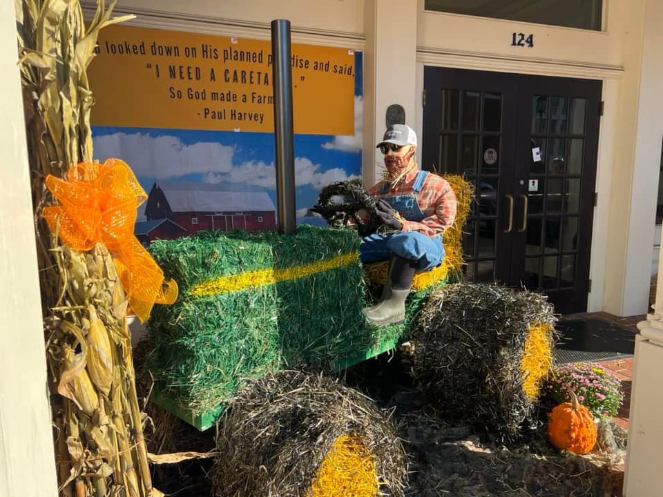 It's time to vote for Scarecrows on Main! Vote #10 once a day through 10/23 at bit.ly/scarecrows-on-….

Member FDIC | AJBank.com | #banklocal