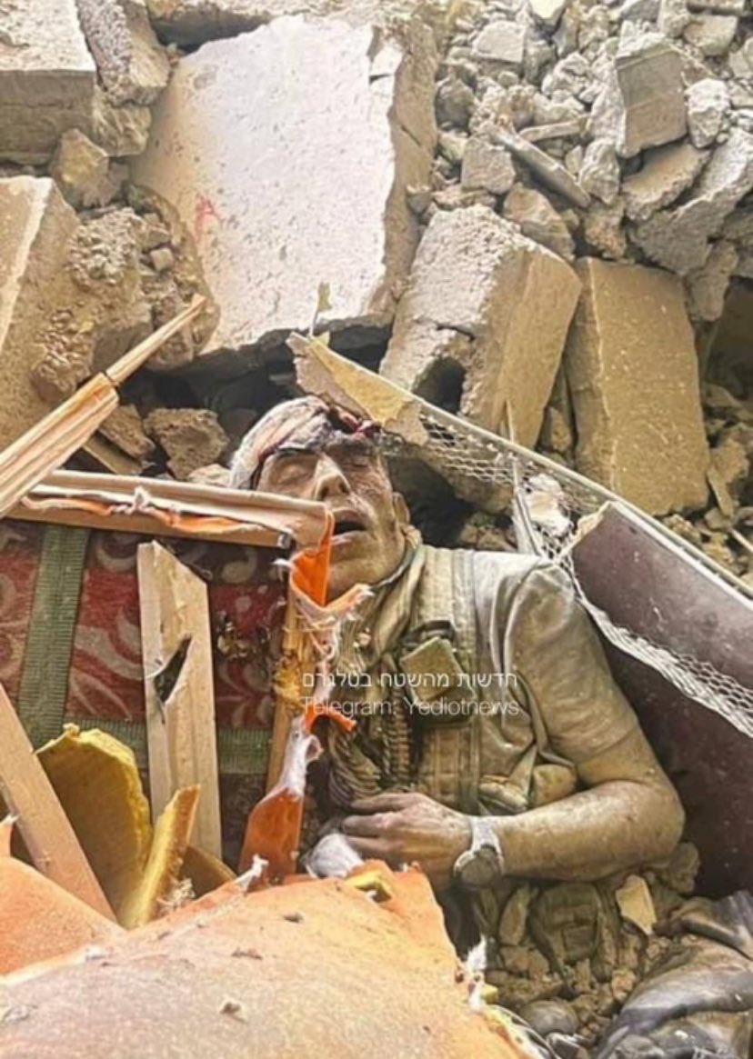 aynassd3's tweet photo. لا محتل مربع الجادرية ولا جكسارات ولا تغريدات وبيانات وليس  لديك لقب لا الشيخ الأمين ولا ابو فدك ولا الولائي ولا العسكري 
فقط سلاحك والشماغ العربي .
حتى الله تعالى راضي عليك #السنوار https://t.co/8dgNBQUQ6c