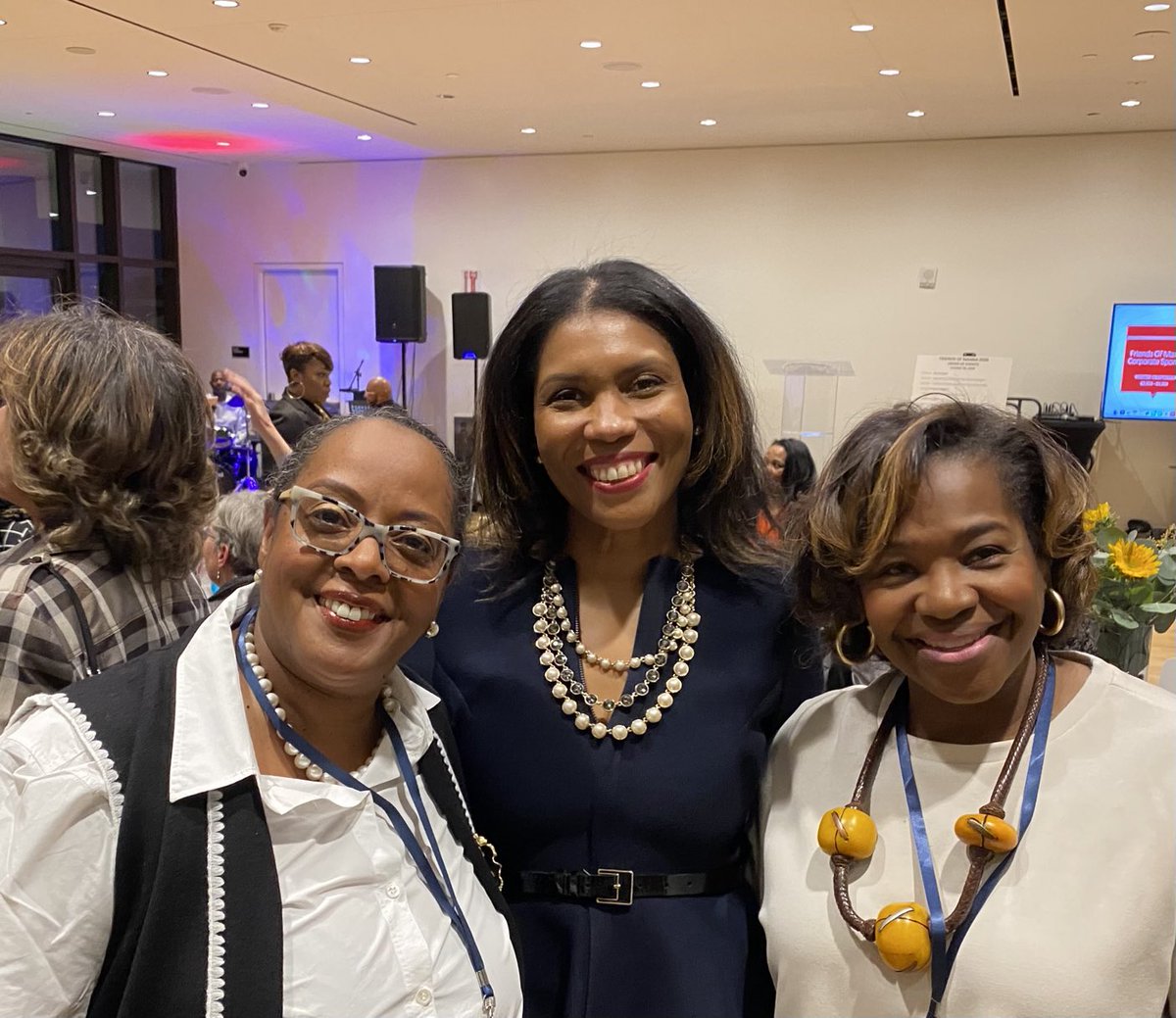 Congratulations to the ⁦<a href="/MannaINC/">MANNA, Inc.</a>⁩ ⁦team for a wonderful annual Friends of MANNA reception &amp; silent auction ⁦⁦<a href="/dcpl/">DC Public Library</a>⁩ #MLK Sasha Gaye Angus CEO leading &amp; growing affordable housing in #DC 🏠👏🏾sustain- enhance-build 👏🏾👏🏾👏🏾