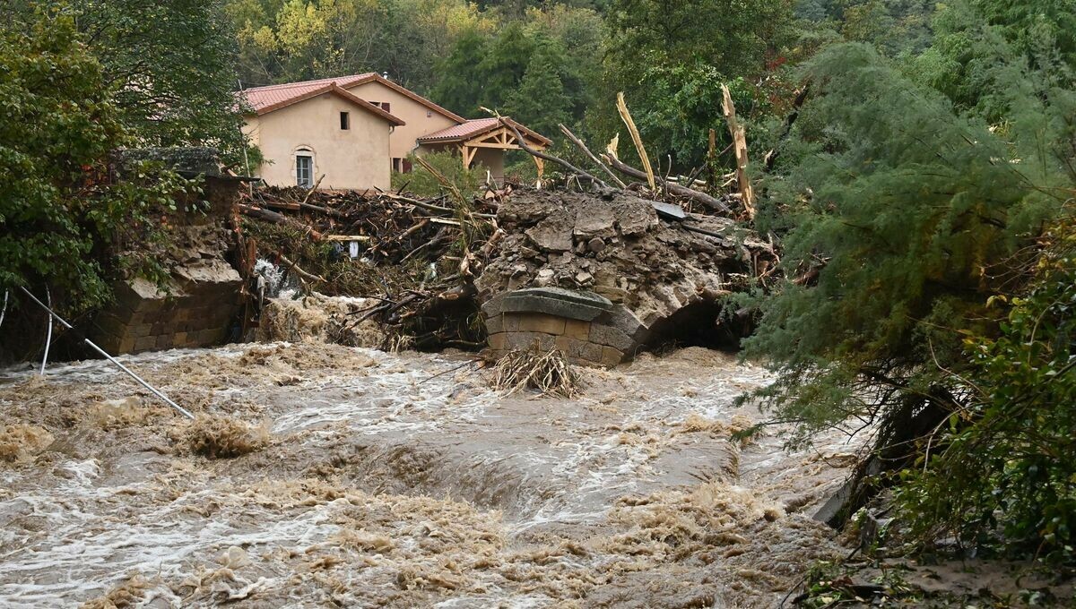 ici_isere's tweet image. 🔴 Inondations et crues : près de 900 personnes évacuées en Auvergne-Rhône-Alpes, des centaines d&apos;autres prévues
➡️ l.francebleu.fr/J2eM