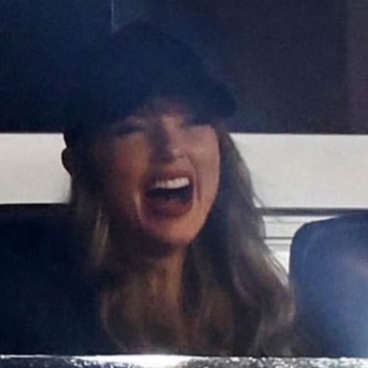 cryeyesviolet_'s tweet photo. eras tour is back                                 it’s the 
     tomorrow                                         last leg https://t.co/dusDbiSIZh