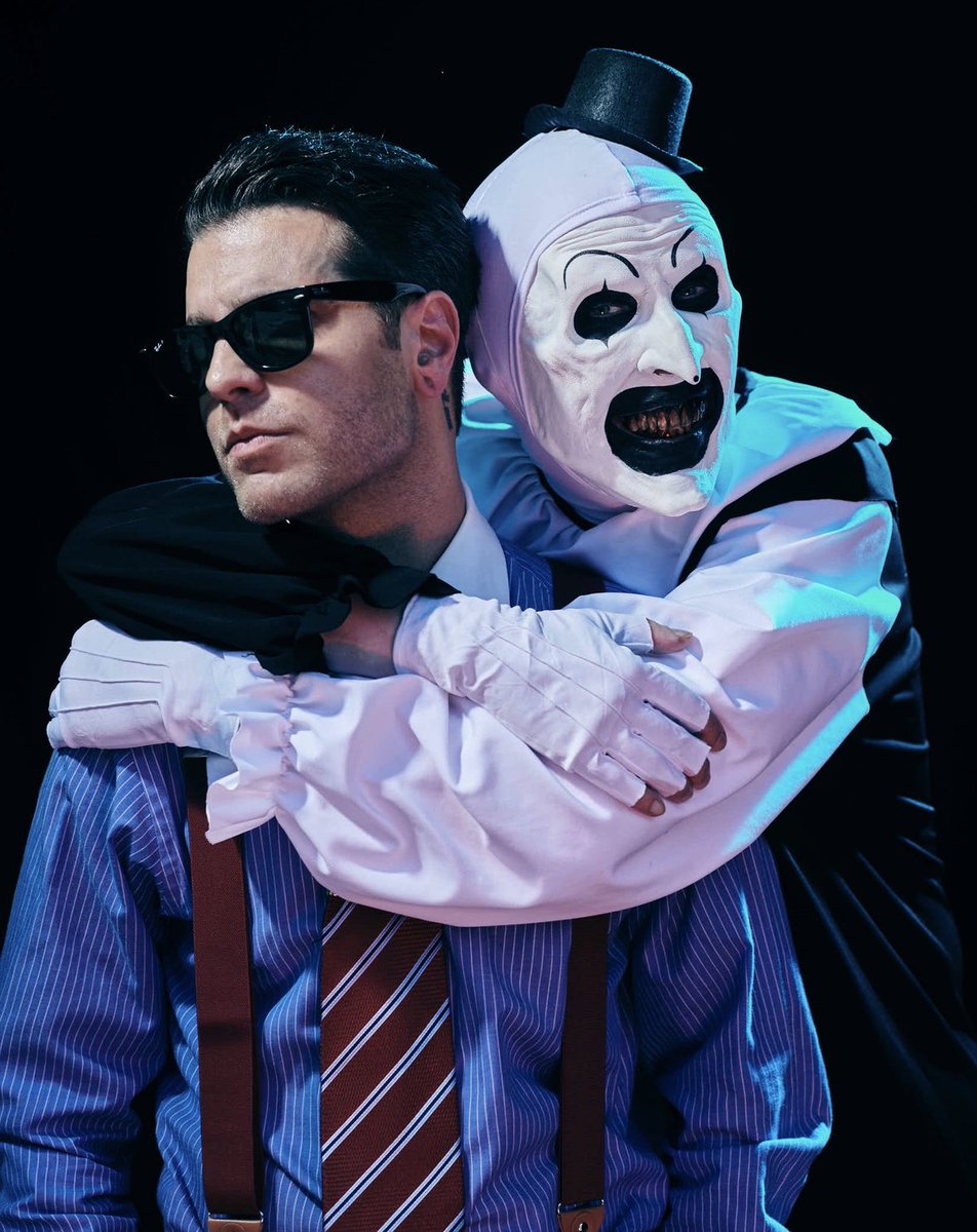 spencerink's tweet image. Celebrating mutilating with a good buddy in October? Doesn’t get much better
 😃🎃 youtu.be/k9TzUxGPbI0?si…