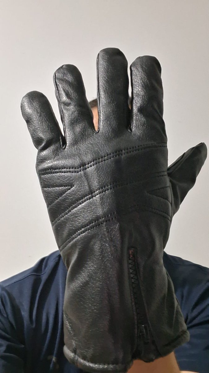 Who likes some leather gloves?

#leather #gloves #bdsm #hand