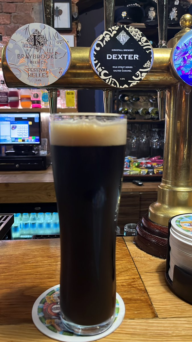 BeerBasher's tweet image. Been a while since i’ve dabbled in the dark stuff 

Kirkstall, Dexter
Brewyork, Dark Mild