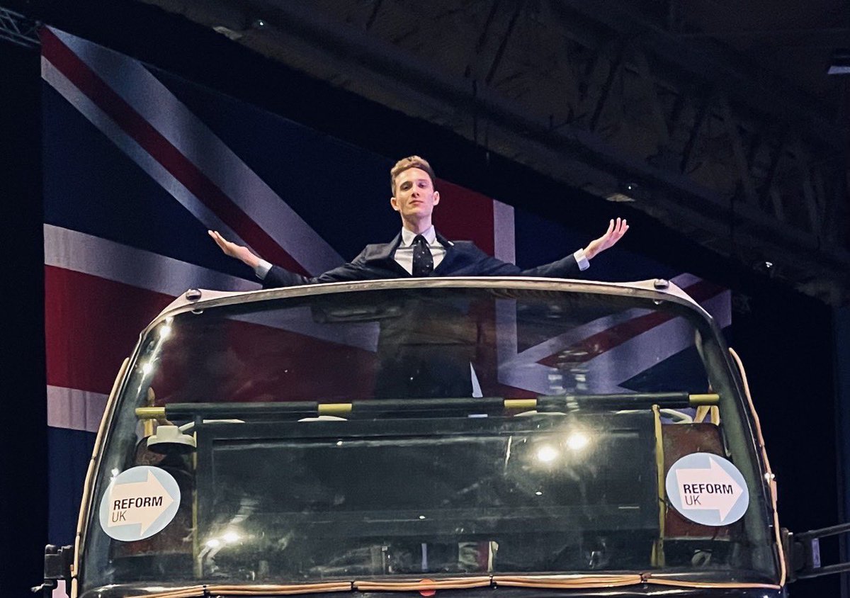 BrexitBuster's tweet photo. @LevellingDown This lad is seriously disturbed. He seems to live in some kind of cosplay fantasy world in which he is someone of importance, rather than a recently graduated student with delusions of grandeur. He is merely a gopher for Oakeshott and Grimes. What a pathetic CV. ๐คก #Licksack https://t.co/VScDgj7dXG