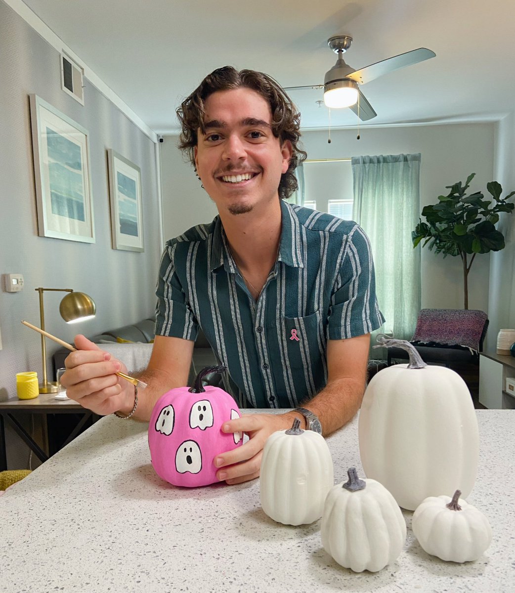 OrionatUCF's tweet photo. It’s below 80° today, so you know what that means! Fall is in the air!🍁 Stop by the office today 2-4PM to paint pumpkins with us 🎃 See you there! https://t.co/bwdxkhsHdf