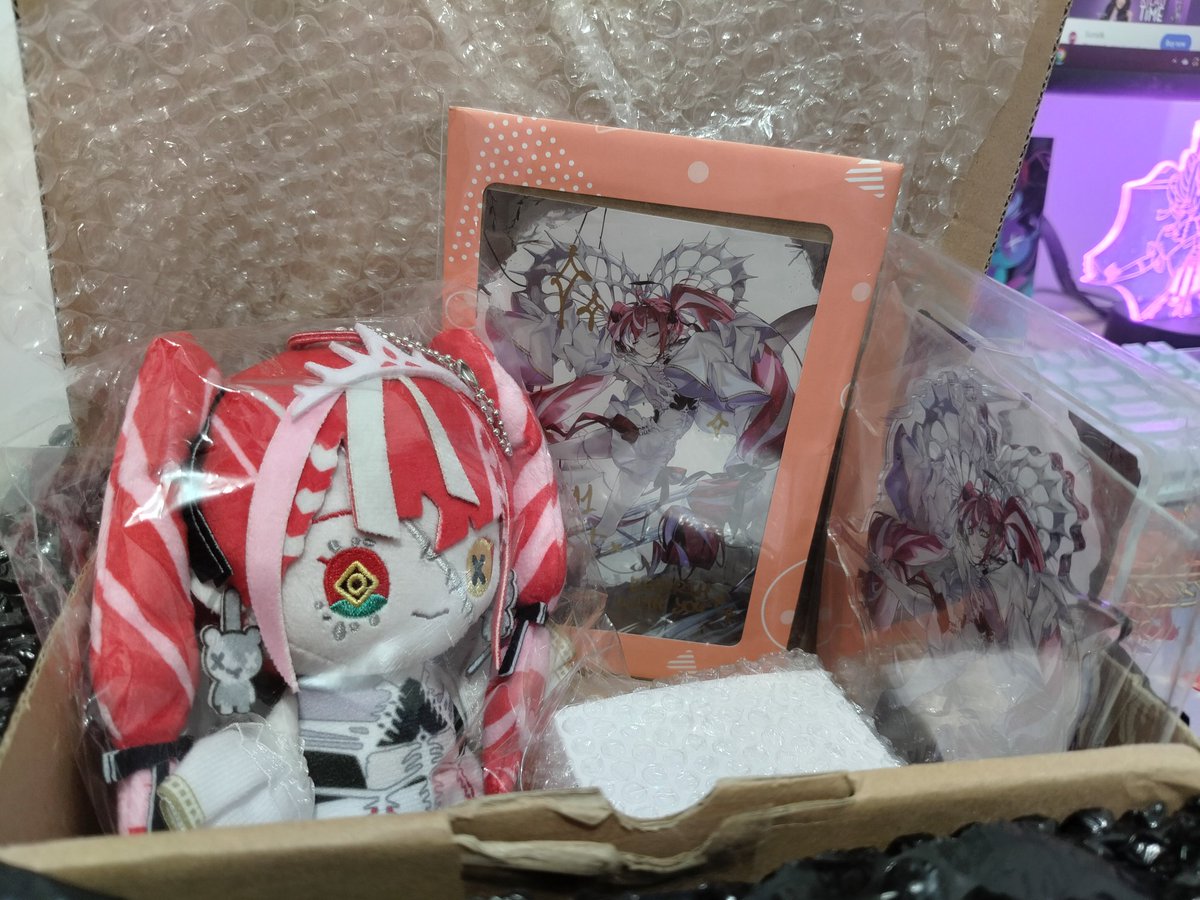 yunvonliu's tweet photo. It was just arrived 😤

#HOLL13DAY24 #REBIRTH3D https://t.co/vt0ENg1PAs