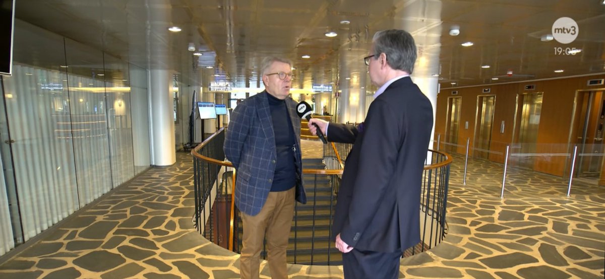 Huono kello kuuluu kauas - yrityksiltä tulee jatkuvasti tietoa, että hallituksen 3 kuukauden sääntö uudelleentyöllistymiselle on lisännyt ulkomaalaisten haluttomuutta jatkaa työntekoa Suomessa. Toivottavasti hallituksen esitys muuttuu eduskunnassa, EK:n <a href="/jyrihakamies/">Jyri Häkämies</a> <a href="/MTVUutiset/">MTV Uutiset</a>