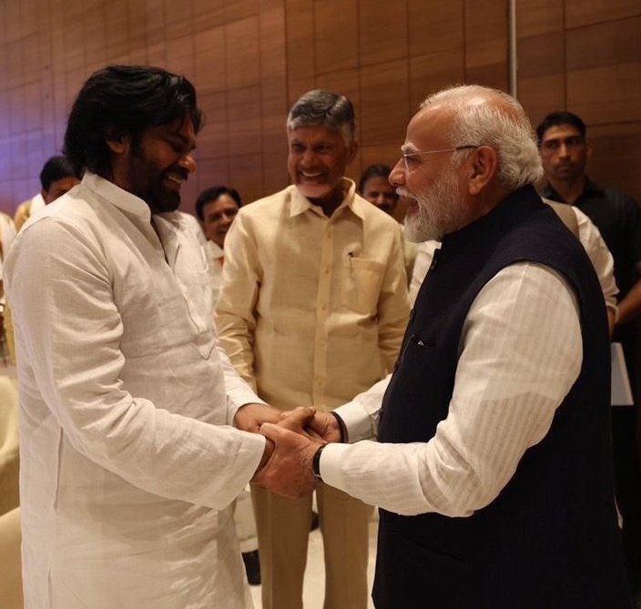 Shylaja_Sakura's tweet photo. All smiles... 😍😍❤️❤️
Burnol moment for Haters 🤭
#NDA
#VikasitAndhra
#VikasitBharath https://t.co/MGYJEbtQKV