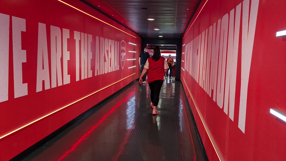 angiesfoxx's tweet photo. #emiratesstadium https://t.co/BIUCG5FGwz