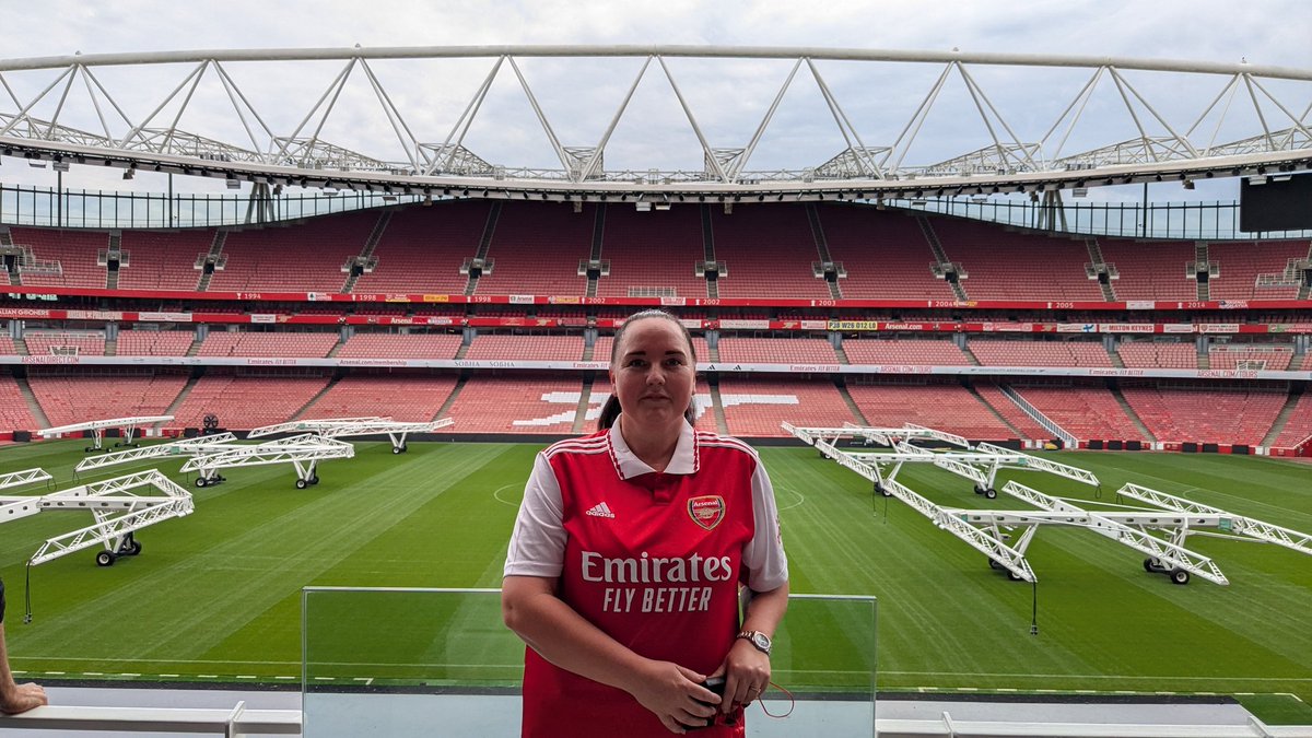 angiesfoxx's tweet photo. #emiratesstadium https://t.co/BIUCG5FGwz