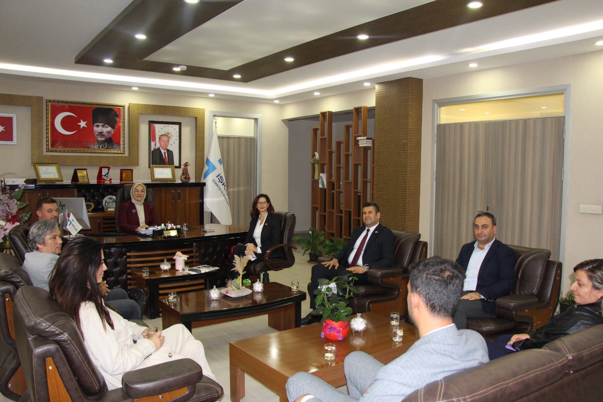 TOBFED (Türkiye Otomobil Satış Sonrası Hizmetler Federasyonu) Başkanı Serkan BAKIRTAŞ,
Genel Sekreteri Hale KUYUCU,
Yönetim Kurulu Üyesi Turgut YÜKSEKDAĞ, Van il Temsilcisi ve beraberindeki heyet ile
TSO Otomotiv Grubu Başkanı İl Müdürümüz Selma BİÇEK’İ makamında  ziyaret ettiler