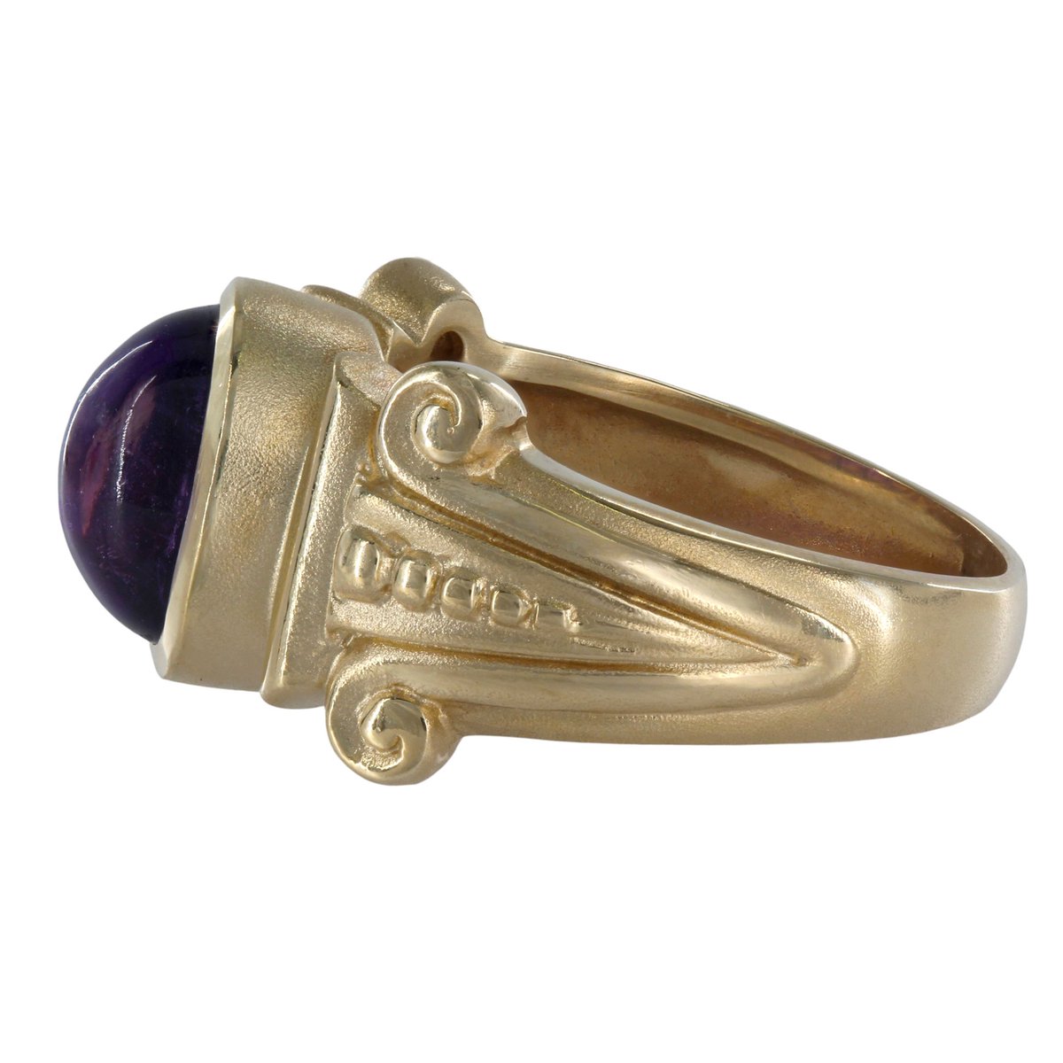 777Jewelry's tweet photo. Stunning 14K Yellow Gold Amethyst Cabochon Cocktail Ring! 💜✨ 2 Ctw Amethyst, vintage-inspired design, matte-finish band. Price: $799.99 #777Jewelry https://t.co/hSlvh014Xz