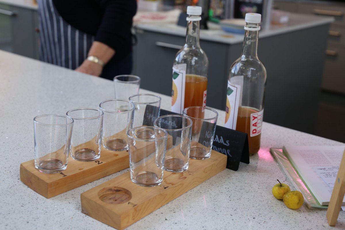 Have you ever tried single-variety apple juice? 🍏

Most apple juice in supermarkets is a mix of varieties. Over Apple Week, we only press one variety of a time, creating single-variety juices.

Join us from 26 Oct-3 Nov to try our hand-pressed juices!
foodmuseum.org.uk/events/apple-w…