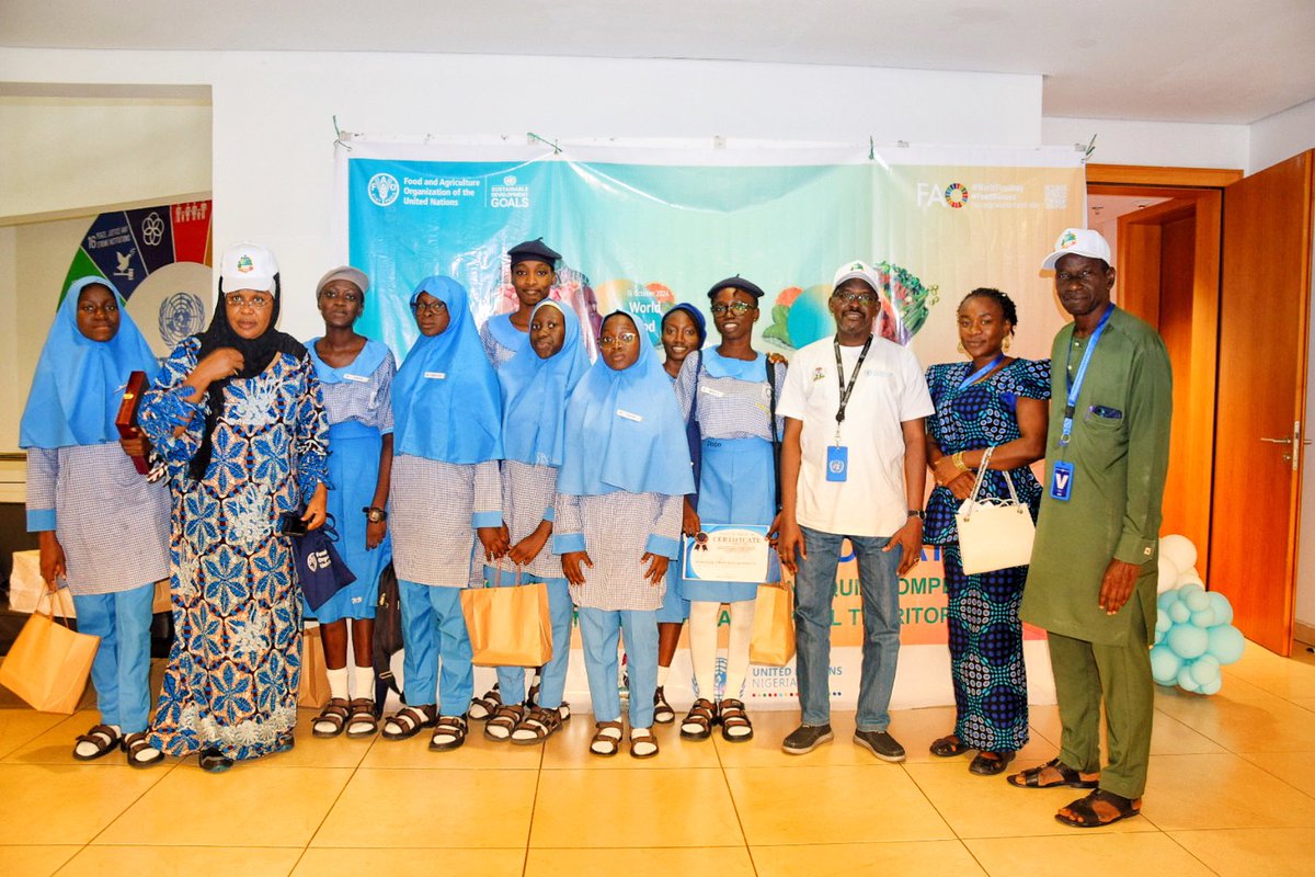 FAONigeria's tweet photo. #WorldFoodDay2024 rounded up with inter-schools presentations 📈&amp; quiz 💡competition for secondary schools in Abuja📚

The students presented on the #Right2Food while the quiz tested their knowledge of the agriculture sector at the national and global level🐐🌽 and on FAO. https://t.co/bnhINGqdhU