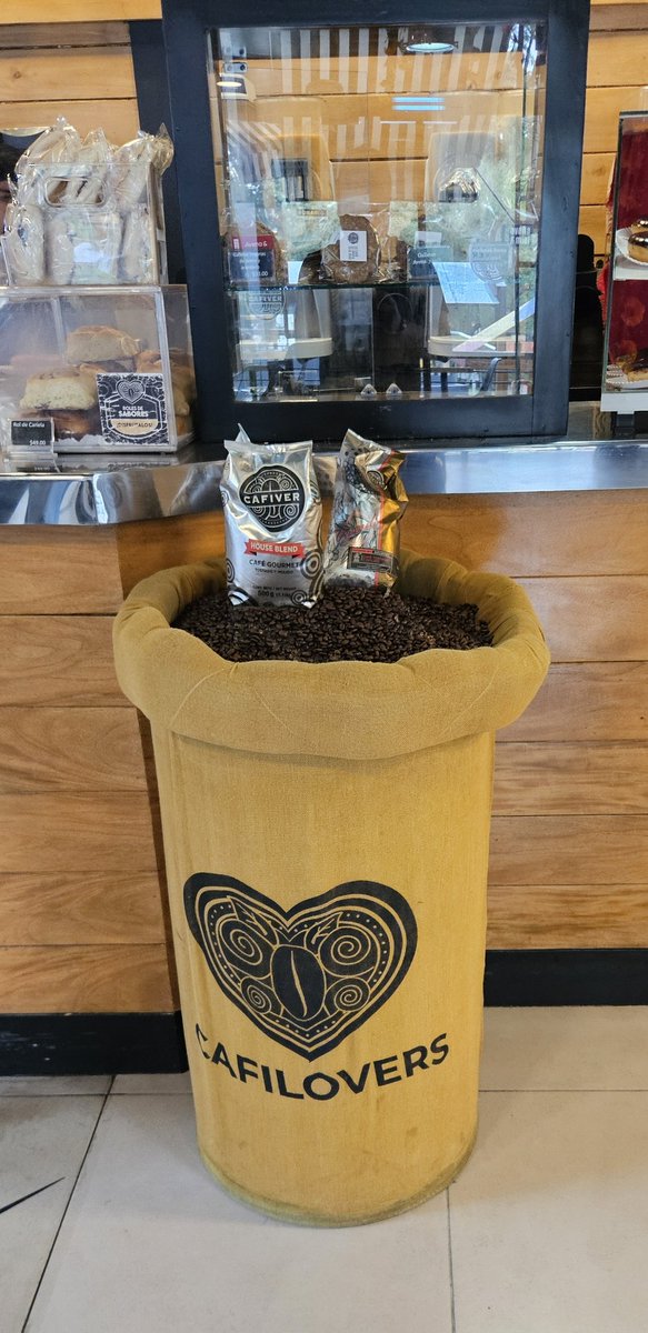 Dr_Contry's tweet photo. A veces, le encuentro gusto al café que ya se ha enfriado...
Pues, así es la vida... https://t.co/zii3rJnU31