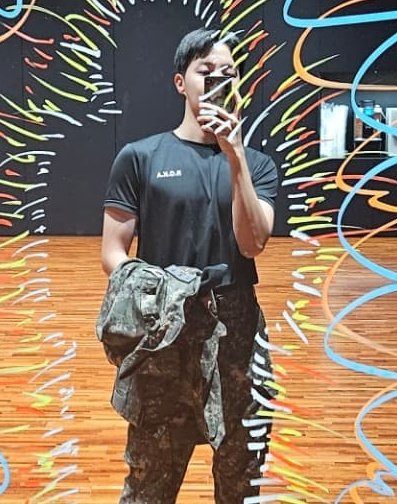 hourly j-hope tweet media