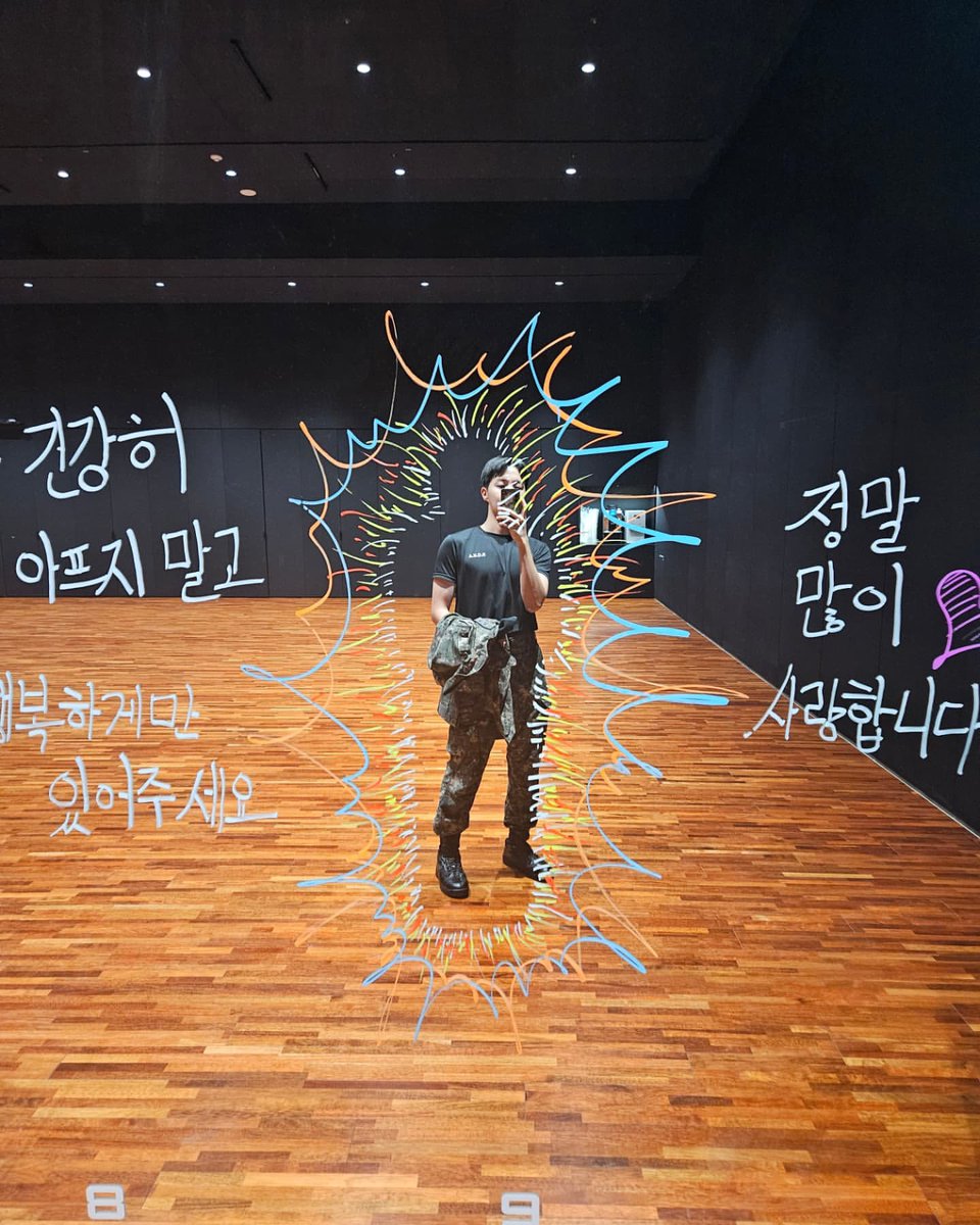 charts_k's tweet photo. j-hope on Instagram

2023.4.18 ~ 2024.10.17 🇰🇷🫡 https://t.co/Qpu3BkhKgj