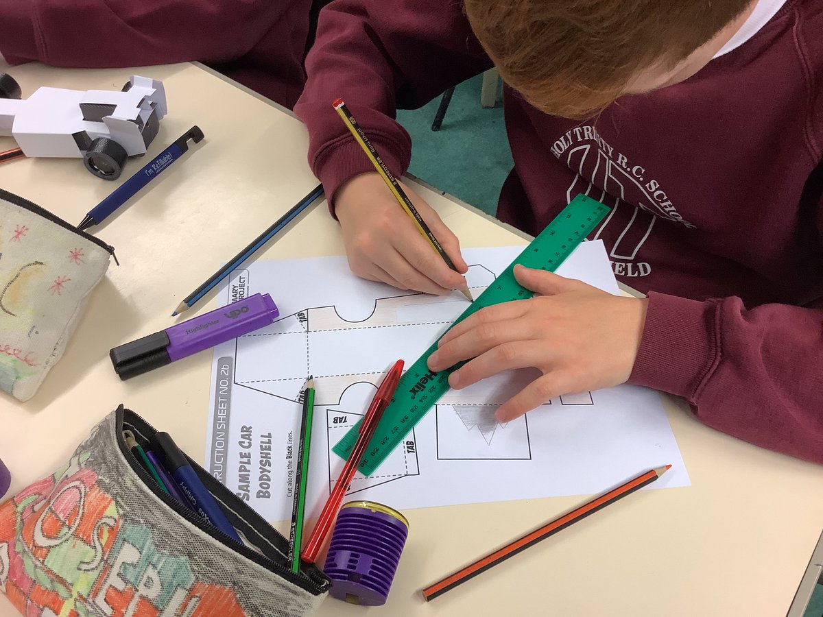 Holytrinityrc's tweet photo. Our after school STEM club were busy looking at different shapes and designs for the outer shell of their car. @BurnleyFC_Com #STEM #primarySTEM https://t.co/SnwdSUxW2X