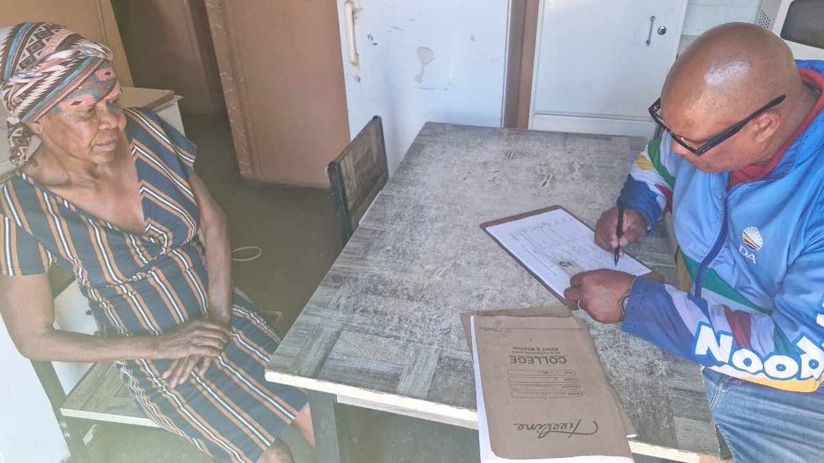 DA_NCape's tweet photo. ⚡Eskom's proposed 40% price increase will force many people to choose between buying food and buying power.  

The DA collected signatures for the petition against exorbitant electricity increases in #Kimberley #Britstown #Pniel 

Visit:  https://t.co/wstUK38n0t https://t.co/FH5xYJ4djh