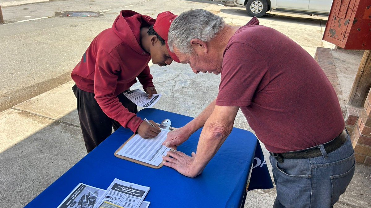 DA_NCape's tweet photo. ⚡Eskom's proposed 40% price increase will force many people to choose between buying food and buying power.  

The DA collected signatures for the petition against exorbitant electricity increases in #Kimberley #Britstown #Pniel 

Visit:  https://t.co/wstUK38n0t https://t.co/FH5xYJ4djh