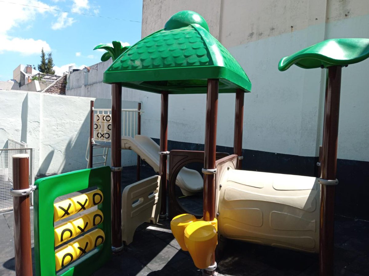 stmavellaneda's tweet photo. Terminamos de colocar los juegos nuevos en el Jardín de Infantes y el Jardín Maternal del @NSA_STMA. https://t.co/NCUSRQk3q6