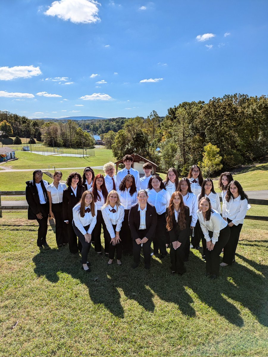 BlueStreakHOSA's tweet photo. HHS HOSA has had a great time at FLC!  This group did an exceptional job representing our school and VA HOSA! https://t.co/0CY3Twf994