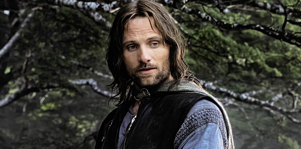 lotrolog's tweet photo. Aragorn’un yönlendirmesiyle bir çimenlikte mola için durdular. Burası Amon Hen’in eteklerindeydi. Grup için karar verme vakti gelmişti. Aragorn ihtimalleri sıraladı: Gondor’a, Mordor’a veya herkes kendi yoluna… Kararı Frodo’ya bıraktı. O da bir saat tek başına düşünmek istedi. https://t.co/zE3hAEWzBo