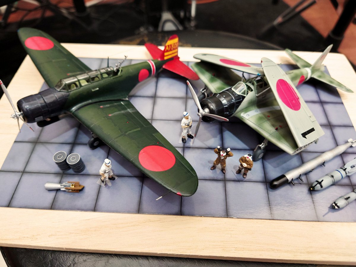 ChangYogen's tweet photo. Hasegawa 1/72 B5N completed. Painted by hand brushing.
Feat. Airfix B5N. https://t.co/UfFdcnbiPi