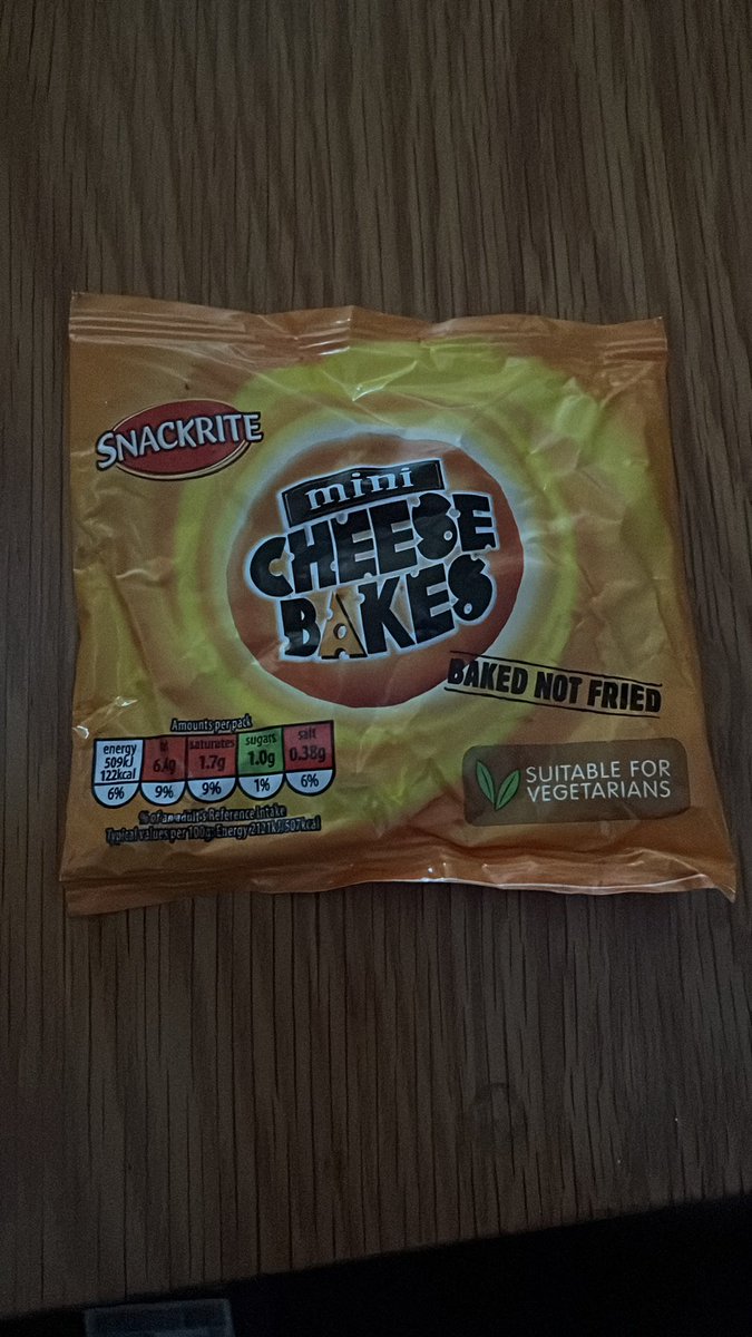 markaperry's tweet image. Oh dear @AldiUK I’ve got to
the last packet of my Cheese Bakes and can feel in the sealed pack  there are only two biscuits  - going to go hungry 😭