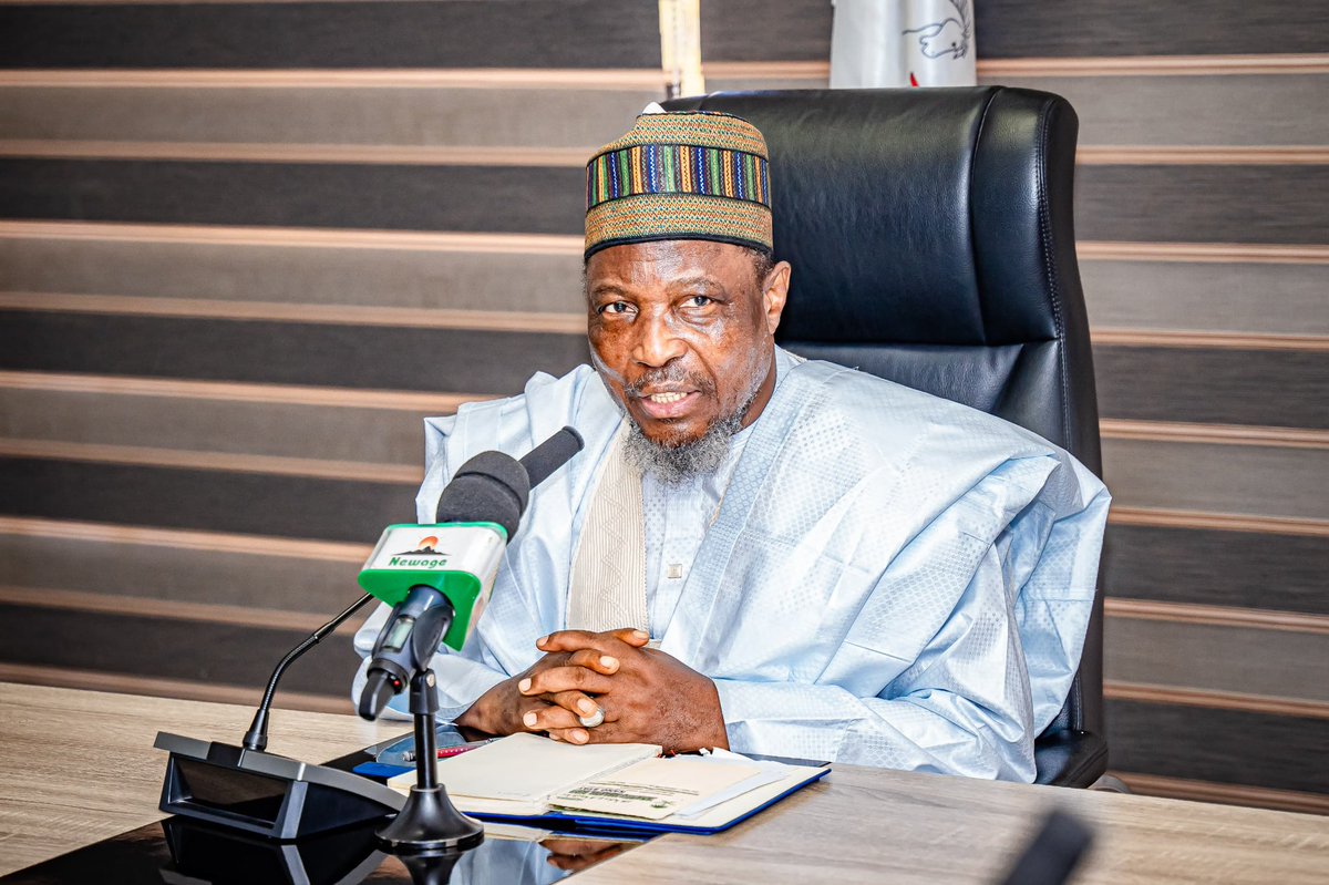 nigeriahajjcom's tweet photo. Today at Hajj House, NAHCON Chairman/CEO Prof. Abdullahi Saleh Usman, led a strategic meeting with the leadership of the Association for Hajj and Umrah Operators of Nigeria (AHUON). https://t.co/YFR49GMLtg