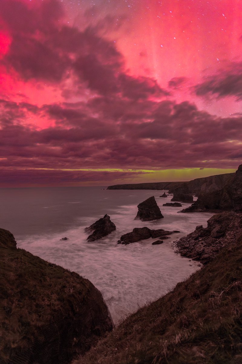 Cornwalloncam's tweet photo. Aurora at Bedruthan Steps in Cornwall, if you look carefully in image three you can see Jupiter, Taurus and the Pleiades.
#cornwall #photography #Aurora #northernlights https://t.co/7vHzwxEDXa